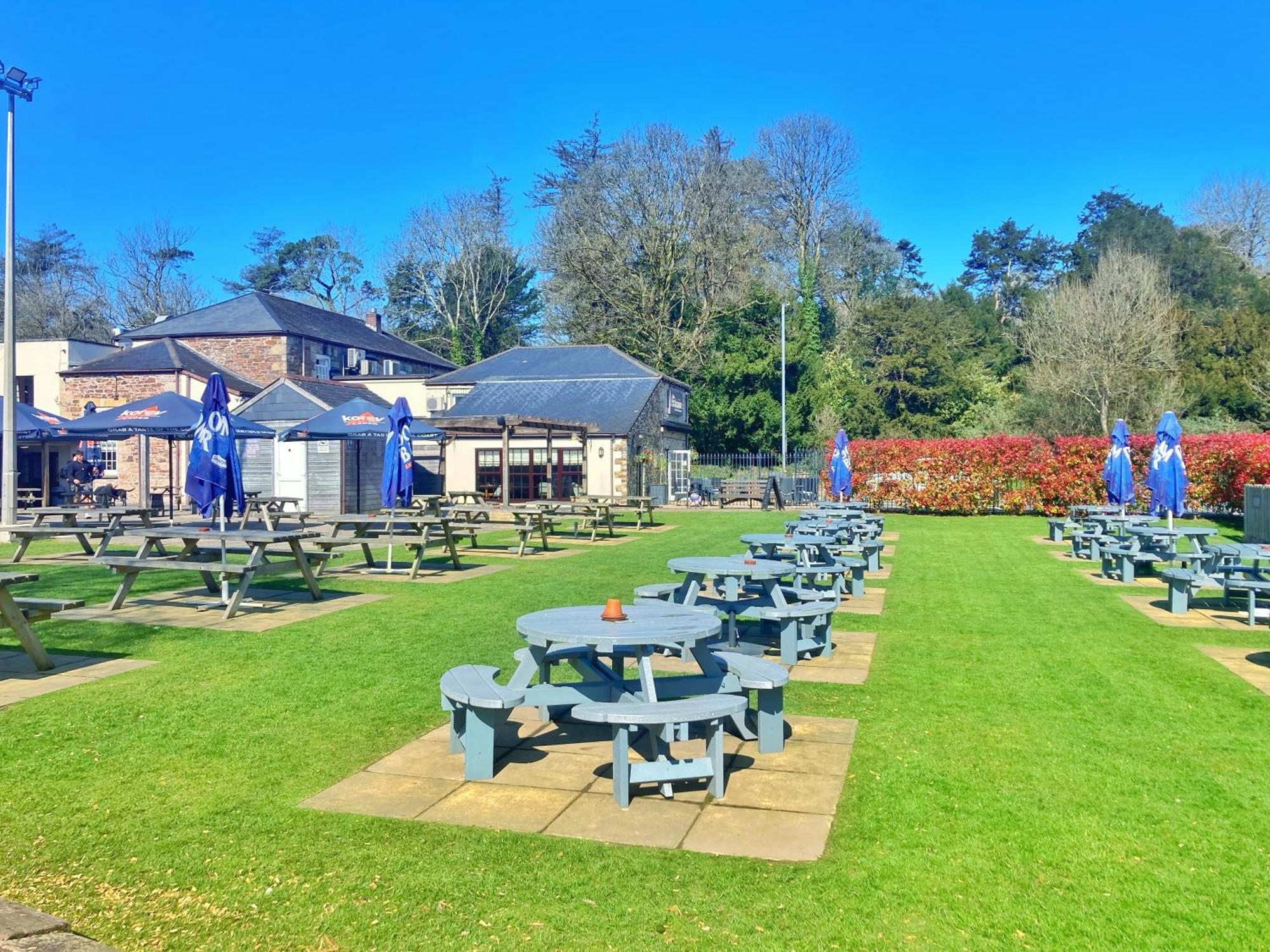 The Britannia Inn & Waves Restaurant St Austell Exterior foto