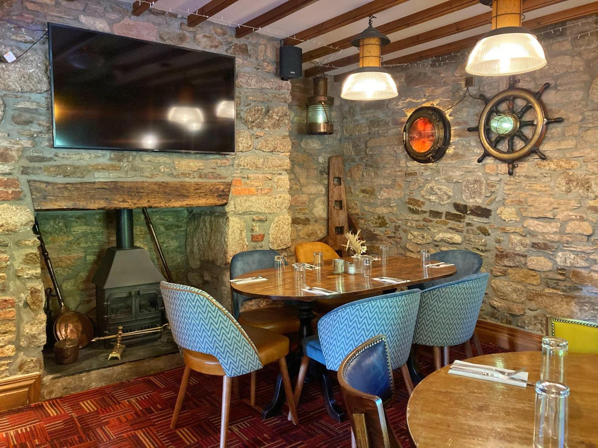 The Britannia Inn & Waves Restaurant St Austell Exterior foto